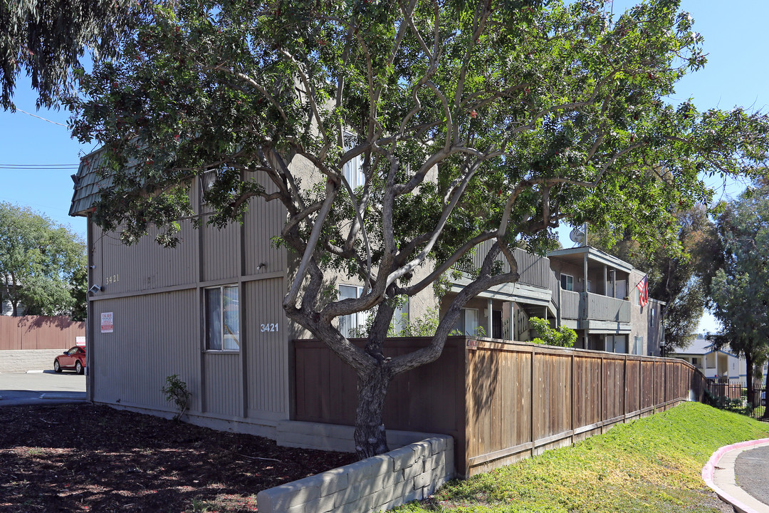 Eucalyptus Grove Apartments in San Diego, CA - Foto de edificio