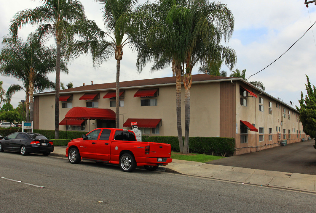 Woodruff Apartments in Bellflower, CA - Building Photo