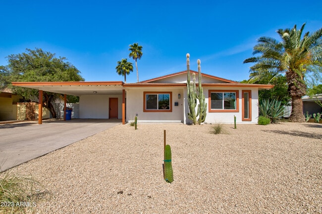 4806 S La Rosa Dr in Tempe, AZ - Foto de edificio - Building Photo