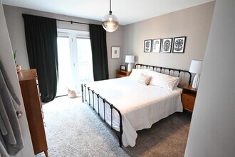 2039 W Crystal St in Chicago, IL - Building Photo - Building Photo