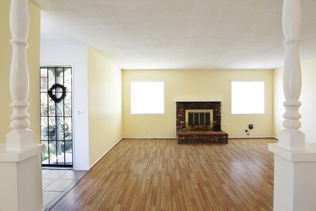 650 Ridgeway Ln, Unit 2 in La Habra, CA - Foto de edificio - Building Photo