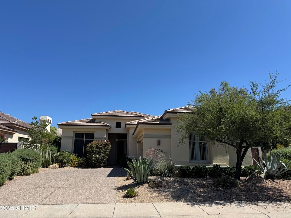 8224 E Angel Spirit Dr in Scottsdale, AZ - Foto de edificio