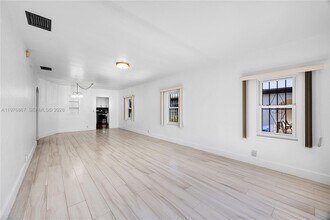 150 SW 58th Ave in Miami, FL - Building Photo - Building Photo