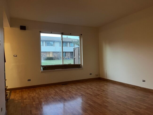 9 Tower Ct in Downers Grove, IL - Building Photo - Building Photo