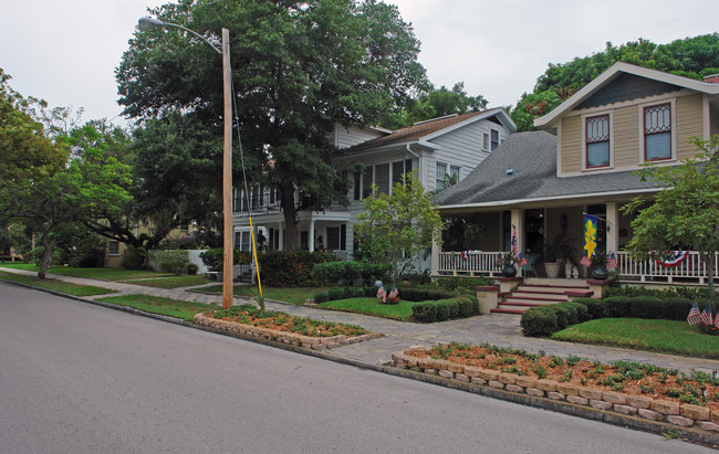 227 7th Ave NE in St. Petersburg, FL - Foto de edificio - Building Photo