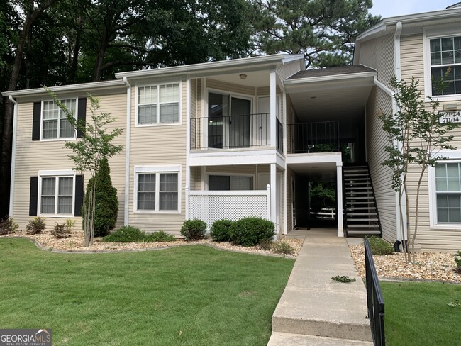 property at 712 Ridgefield Dr