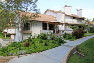 4531 Chateau Dr, Unit 411 in San Diego, CA - Building Photo