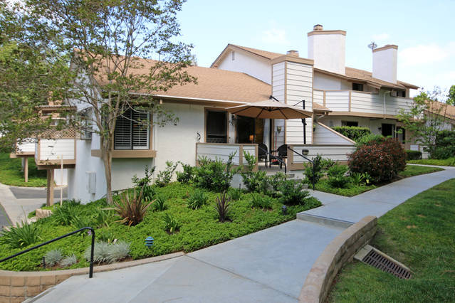 4531 Chateau Dr, Unit 411 in San Diego, CA - Foto de edificio