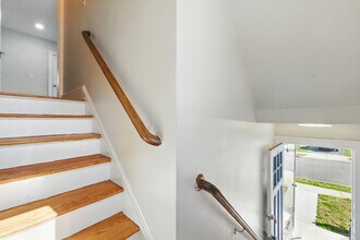 128 Thomas St in West Hartford, CT - Building Photo - Building Photo