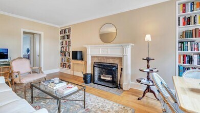 8 Barstow Rd in Great Neck, NY - Building Photo - Building Photo