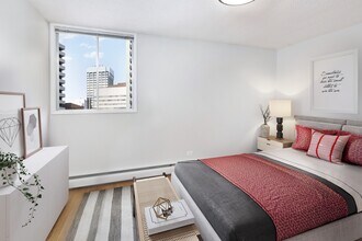 Calgary Place Apartments in Calgary, AB - Building Photo - Building Photo