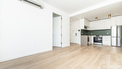 527 Grand Ave, Unit 901 in Brooklyn, NY - Building Photo - Building Photo