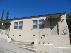 7059-7065 Day St in Tujunga, CA - Foto de edificio - Building Photo