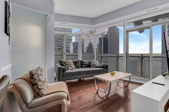 807 York St in Toronto, ON - Building Photo - Building Photo