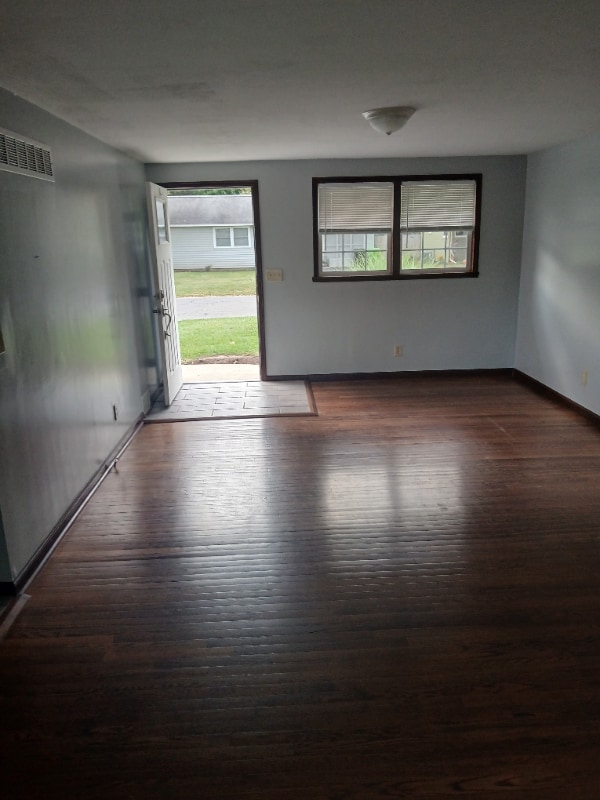 111 Plymouth Ave S in Mattydale, NY - Foto de edificio - Building Photo