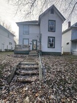 1027 W Pleasant St in Springfield, OH - Building Photo