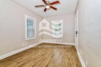 2218 S Shelby St in Louisville, KY - Foto de edificio - Building Photo