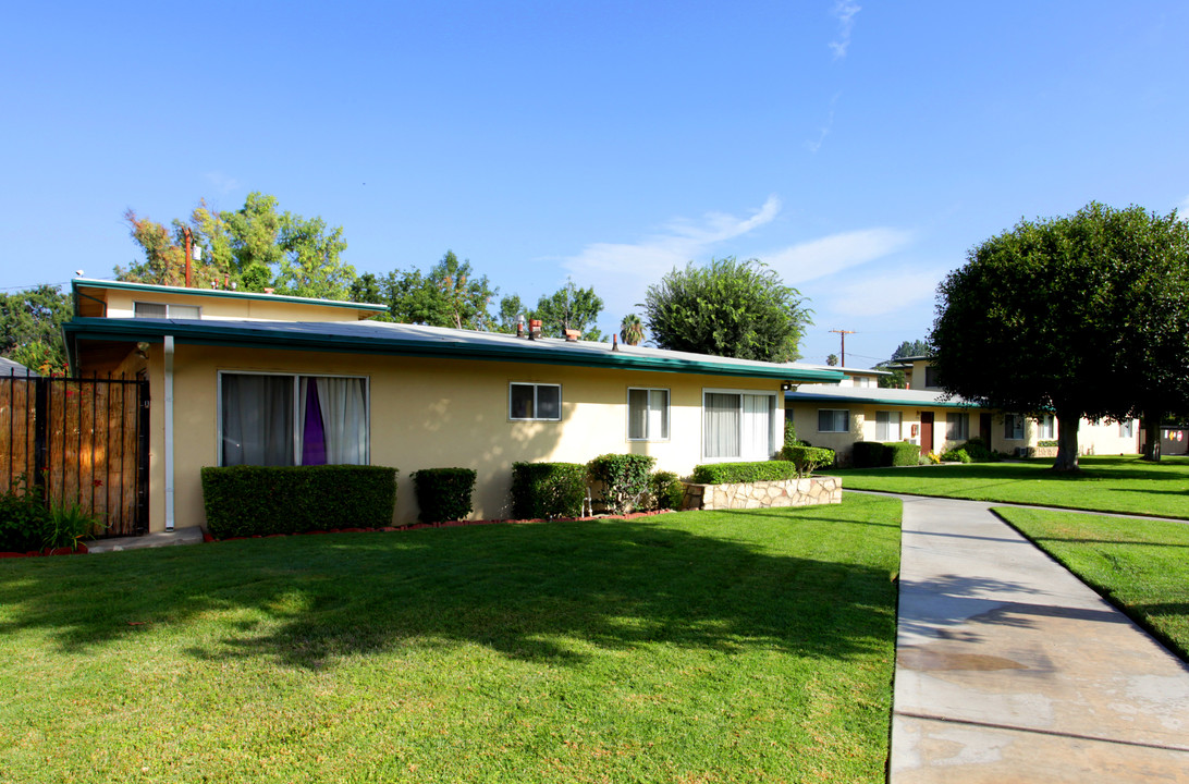 Rio Palms Apartments in Riverside, CA - Foto de edificio