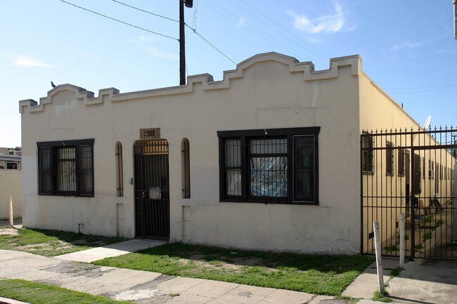 1325 E Stanley Ave in Long Beach, CA - Building Photo - Building Photo