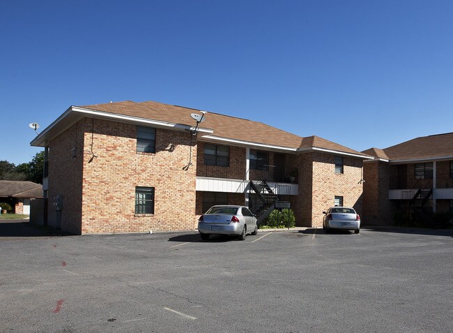 Royal Arms Apartments in Edinburg, TX - Foto de edificio - Building Photo