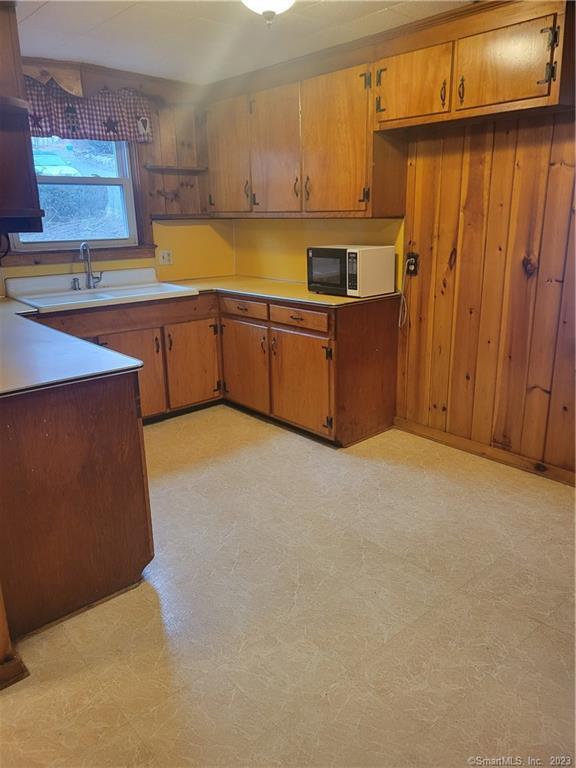 21 Rockwood Ave, Unit 2 in Ansonia, CT - Building Photo - Building Photo