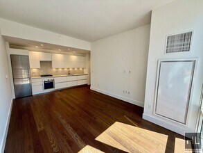 East 44th Street in New York, NY - Building Photo - Building Photo