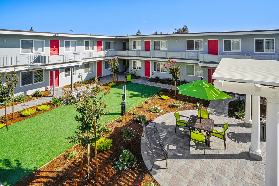 Bon Aire Apartments in Castro Valley, CA - Building Photo