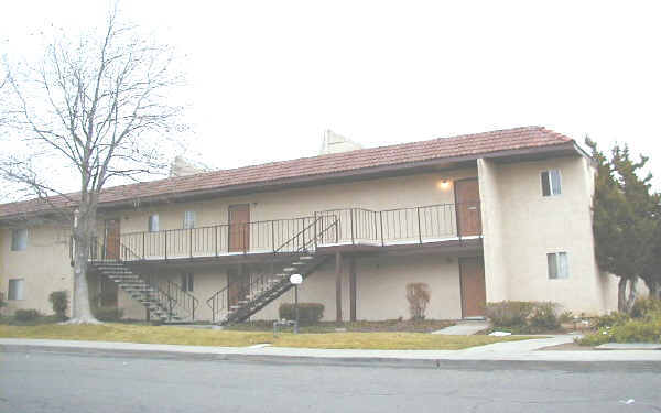 Fairwood Apartments in Fairfield, CA - Building Photo