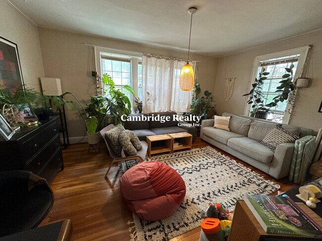 10 Ellery St