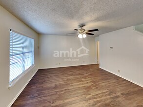 8931 Kenton Briar in San Antonio, TX - Foto de edificio - Building Photo