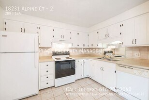 18231 Alpine Ct in Spring Lake, MI - Building Photo