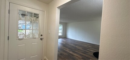 938 Madison St in Silverton, OR - Building Photo - Building Photo