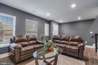 7806 Johnnycake Rd in Woodlawn, MD - Building Photo - Building Photo