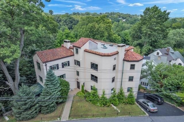 59 Kensington Rd, Unit 3A in Bronxville, NY - Foto de edificio - Building Photo