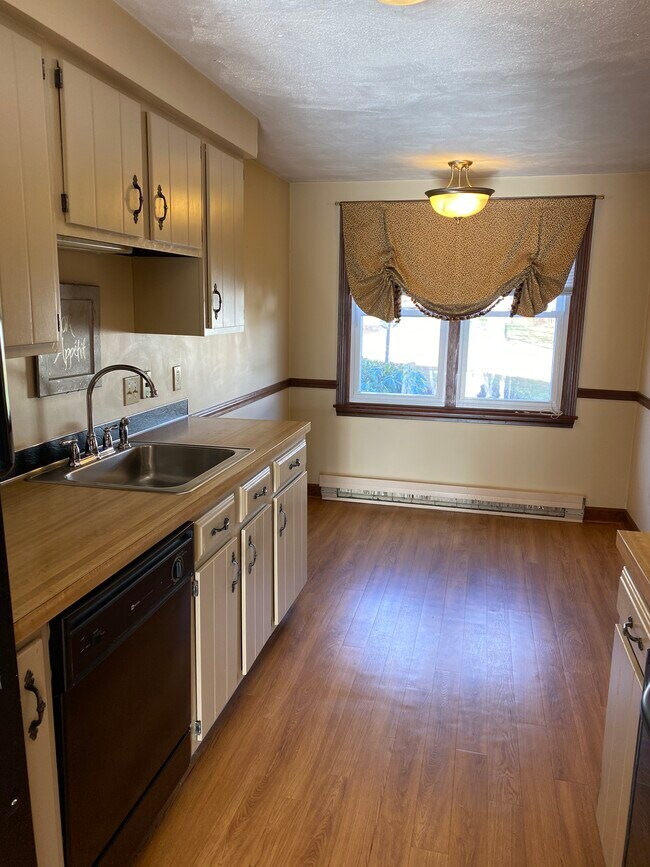 22 Black Point Rd Rentals in Scarborough, ME