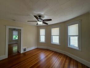 63 Conwell Ave, Unit 3 in Somerville, MA - Foto de edificio - Building Photo