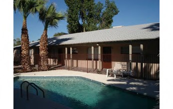 Hazelwood Apartments in Phoenix, AZ - Building Photo - Building Photo