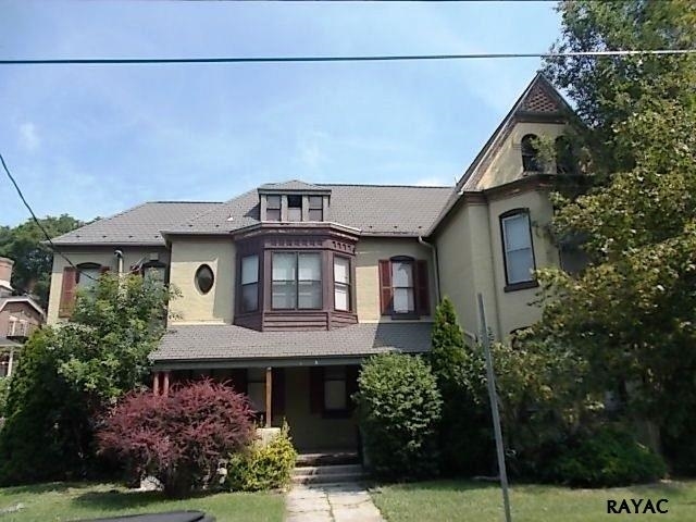 27 E Cottage Pl in York, PA - Building Photo