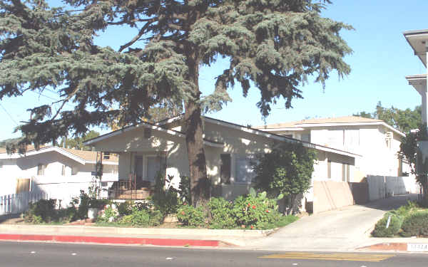 12317 Beverly Blvd in Whittier, CA - Building Photo