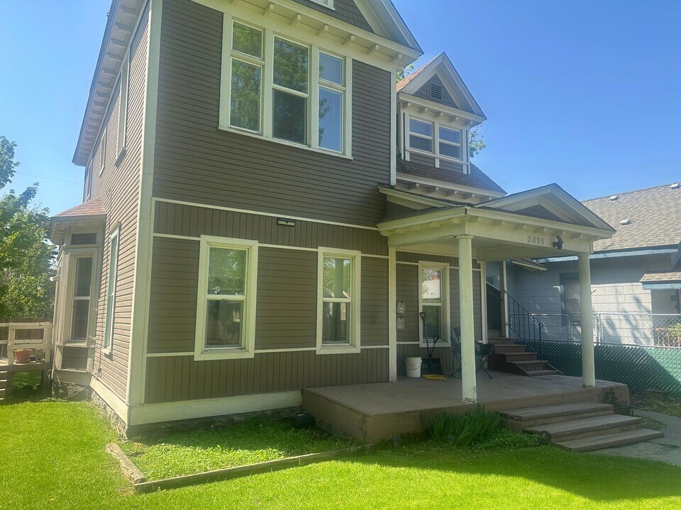 2025 W Mallon Ave-Unit -Unit B in Spokane, WA - Building Photo