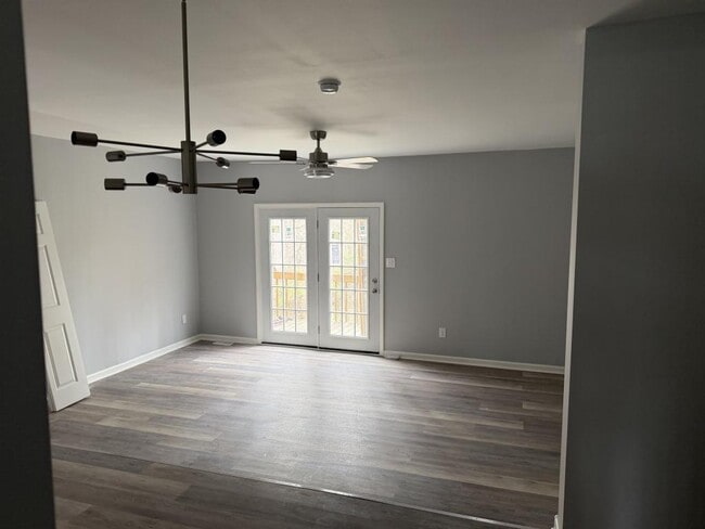 1700 Lone Oak Rd in Johnson City, TN - Building Photo - Building Photo