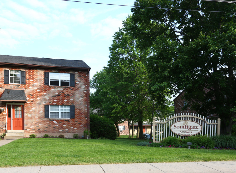 Southgate Commons in Perkasie, PA - Foto de edificio