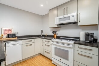 313 Ridgefield Cir in Clinton, MA - Foto de edificio - Building Photo