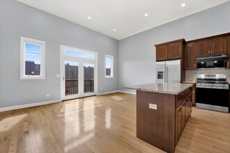 2829 S Grove St in Chicago, IL - Building Photo - Building Photo