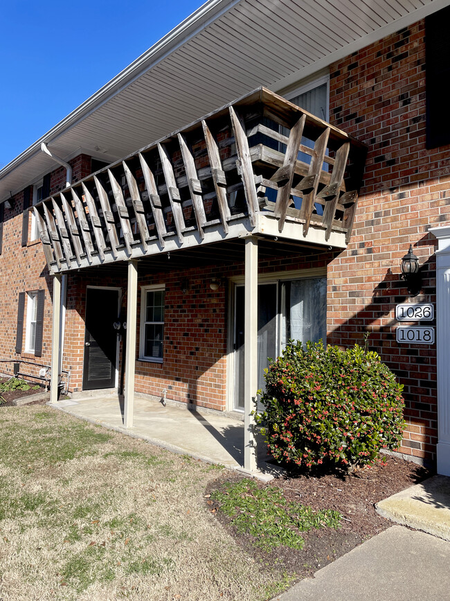 1018 Barclay Sq, Unit 1018 in Virginia Beach, VA - Foto de edificio - Building Photo