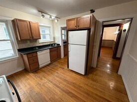 31 Puritan Rd, Unit 2 in Somerville, MA - Building Photo