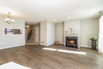 20 Raymond Pl in Danbury, CT - Building Photo - Building Photo