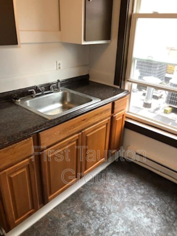 2 Union St in Taunton, MA - Building Photo - Building Photo