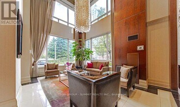 2 Rean Dr in Toronto, ON - Building Photo - Building Photo