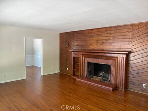 22354 Burbank Blvd in Los Angeles, CA - Building Photo - Building Photo